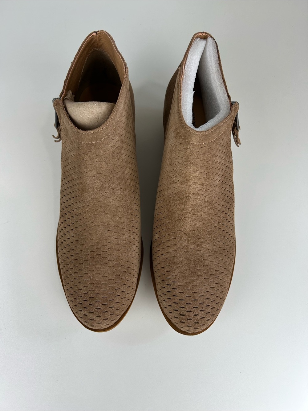 LUCKY BRAND BRIELLEY PERFORATED LEATHER ANKLE BOOTIES 9.5 - Picture 4 of 13
